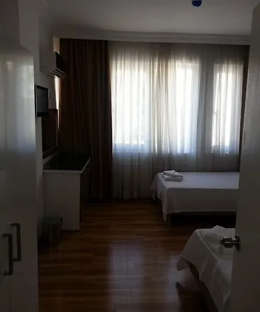 Lara Atalla אנטליה